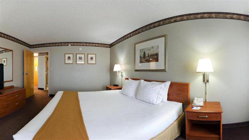 Holiday Inn Express Hotel & Suites Colby By Ihg Exterior foto