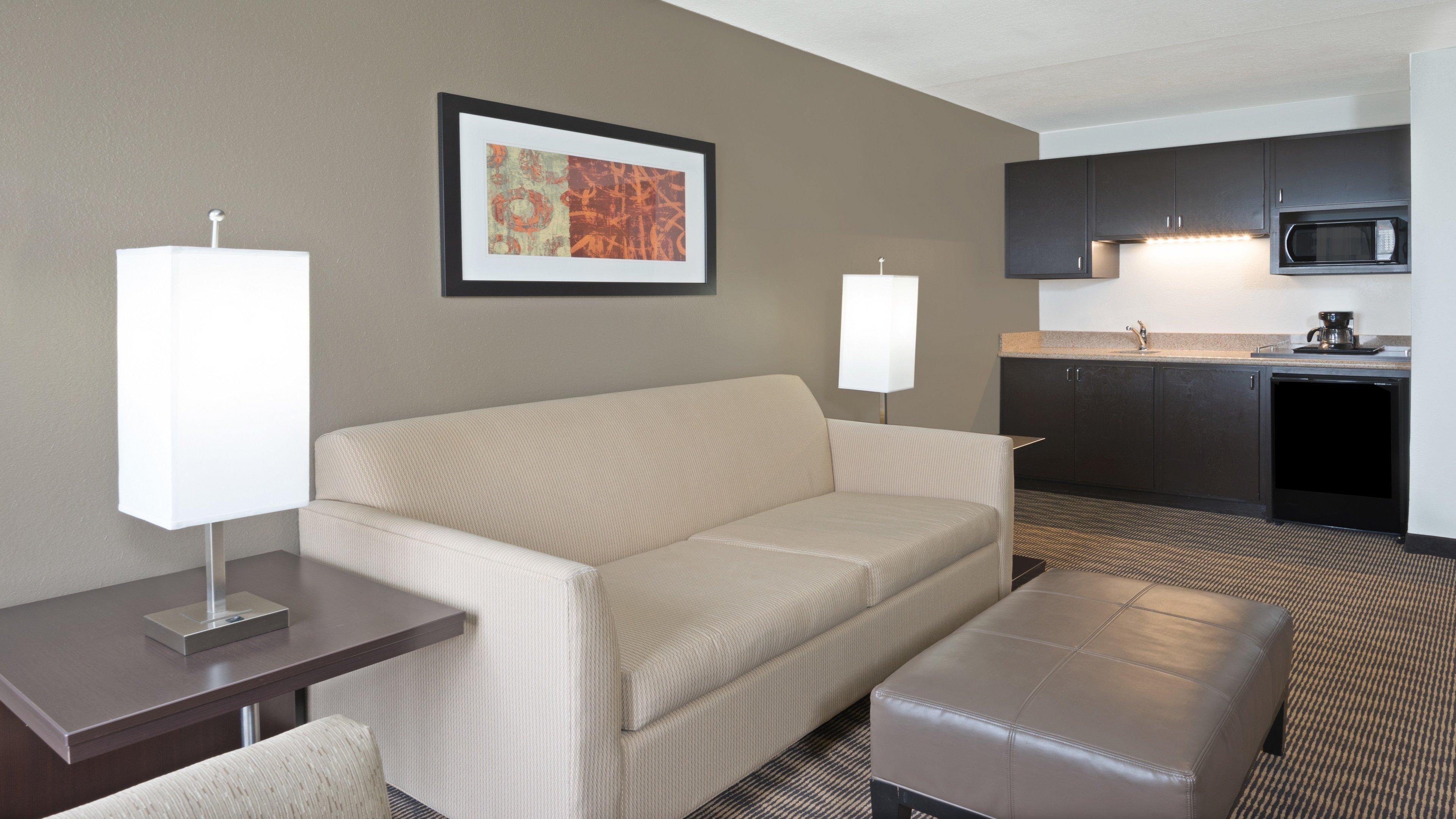 Holiday Inn Express Hotel & Suites Colby By Ihg Exterior foto