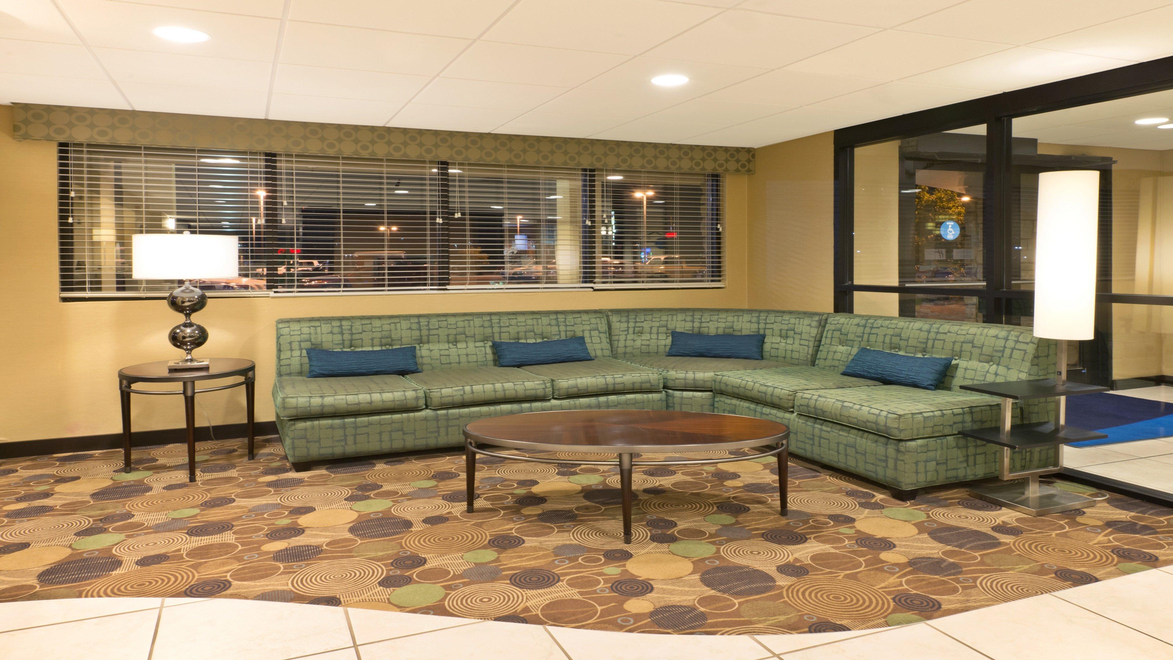 Holiday Inn Express Hotel & Suites Colby By Ihg Exterior foto