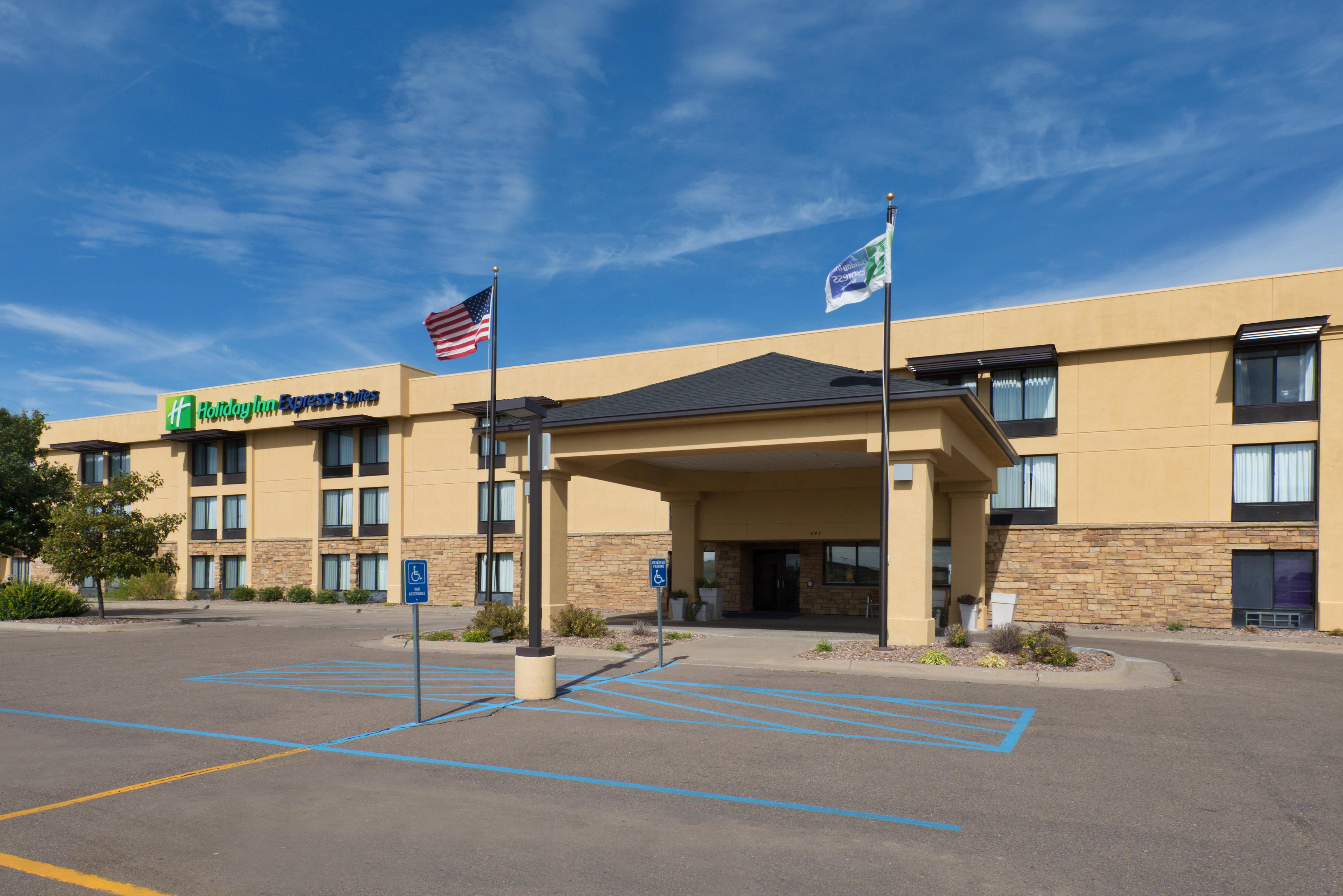 Holiday Inn Express Hotel & Suites Colby By Ihg Exterior foto