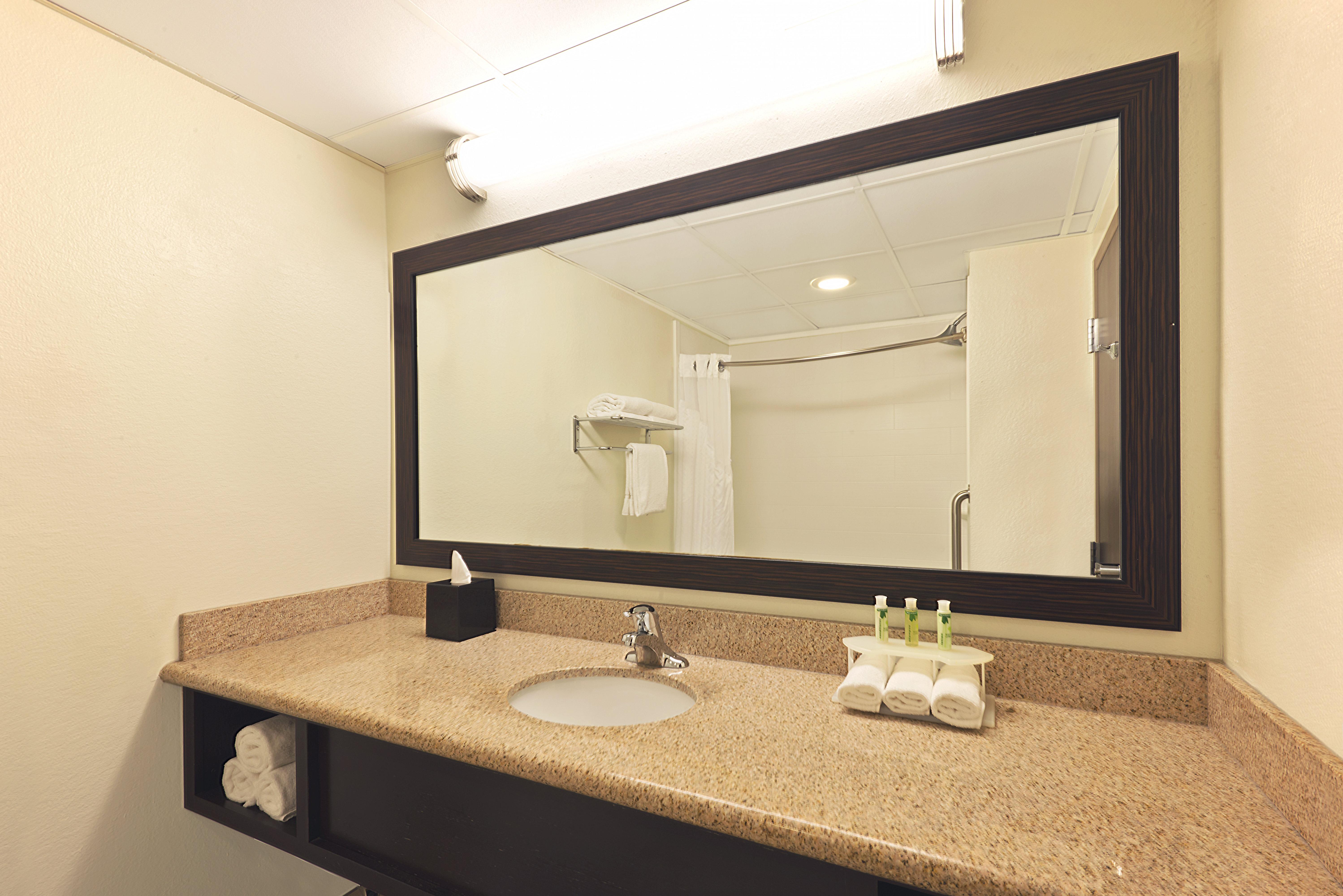 Holiday Inn Express Hotel & Suites Colby By Ihg Exterior foto