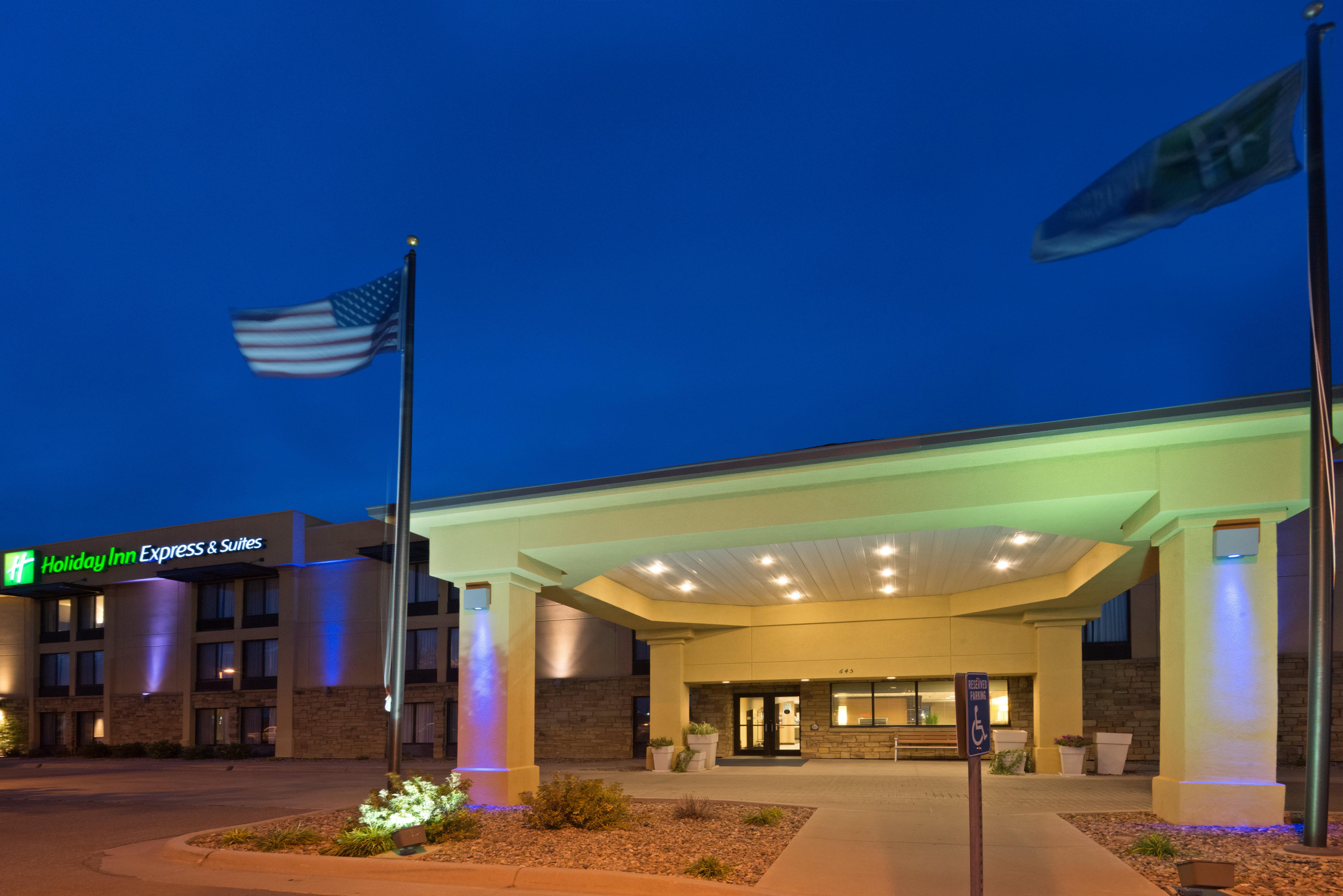 Holiday Inn Express Hotel & Suites Colby By Ihg Exterior foto