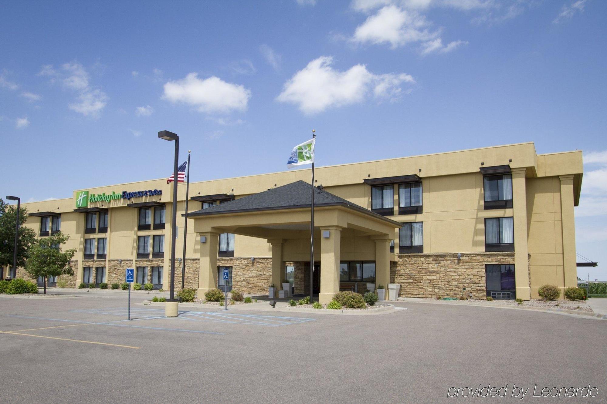 Holiday Inn Express Hotel & Suites Colby By Ihg Exterior foto