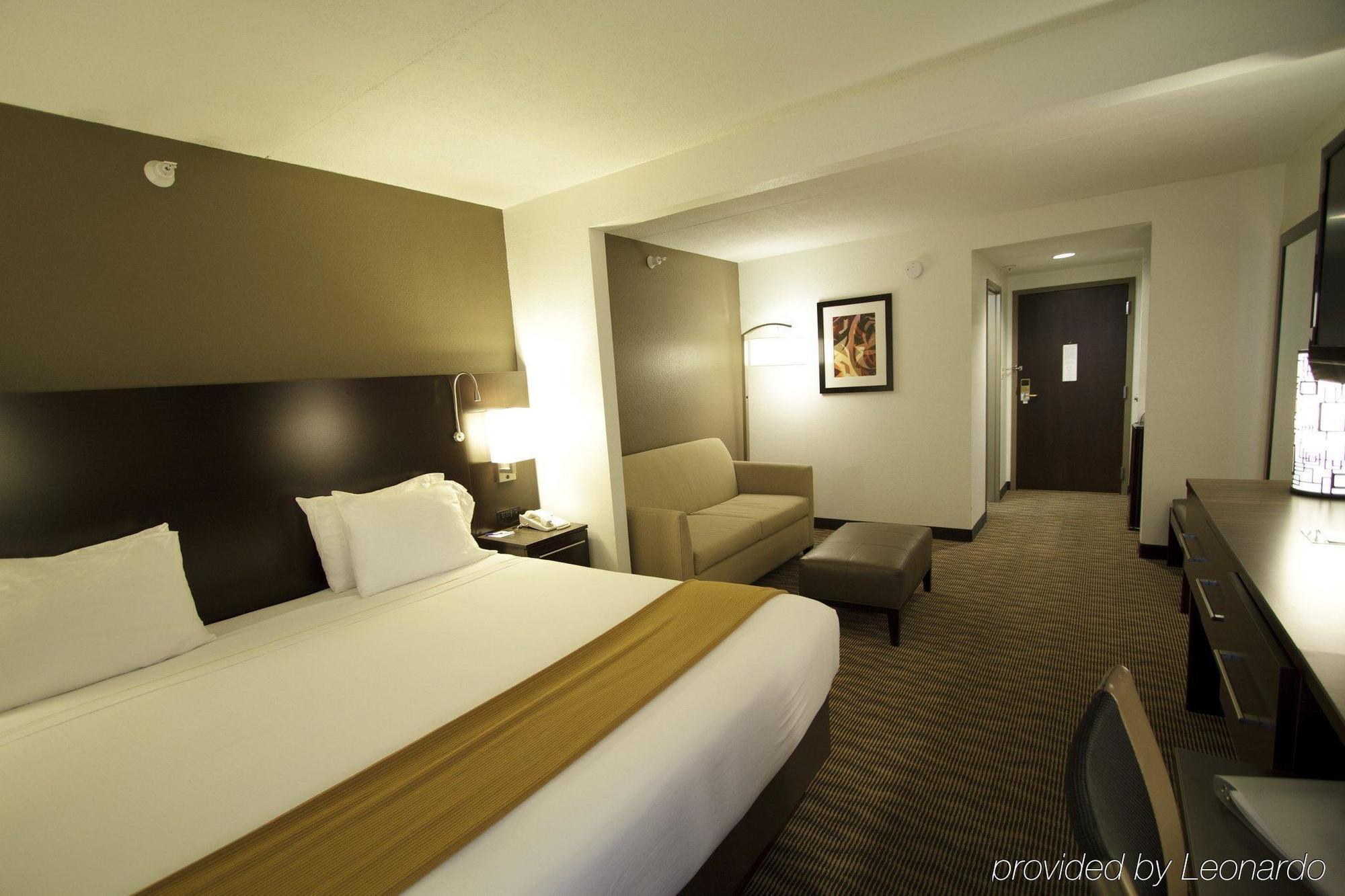 Holiday Inn Express Hotel & Suites Colby By Ihg Exterior foto