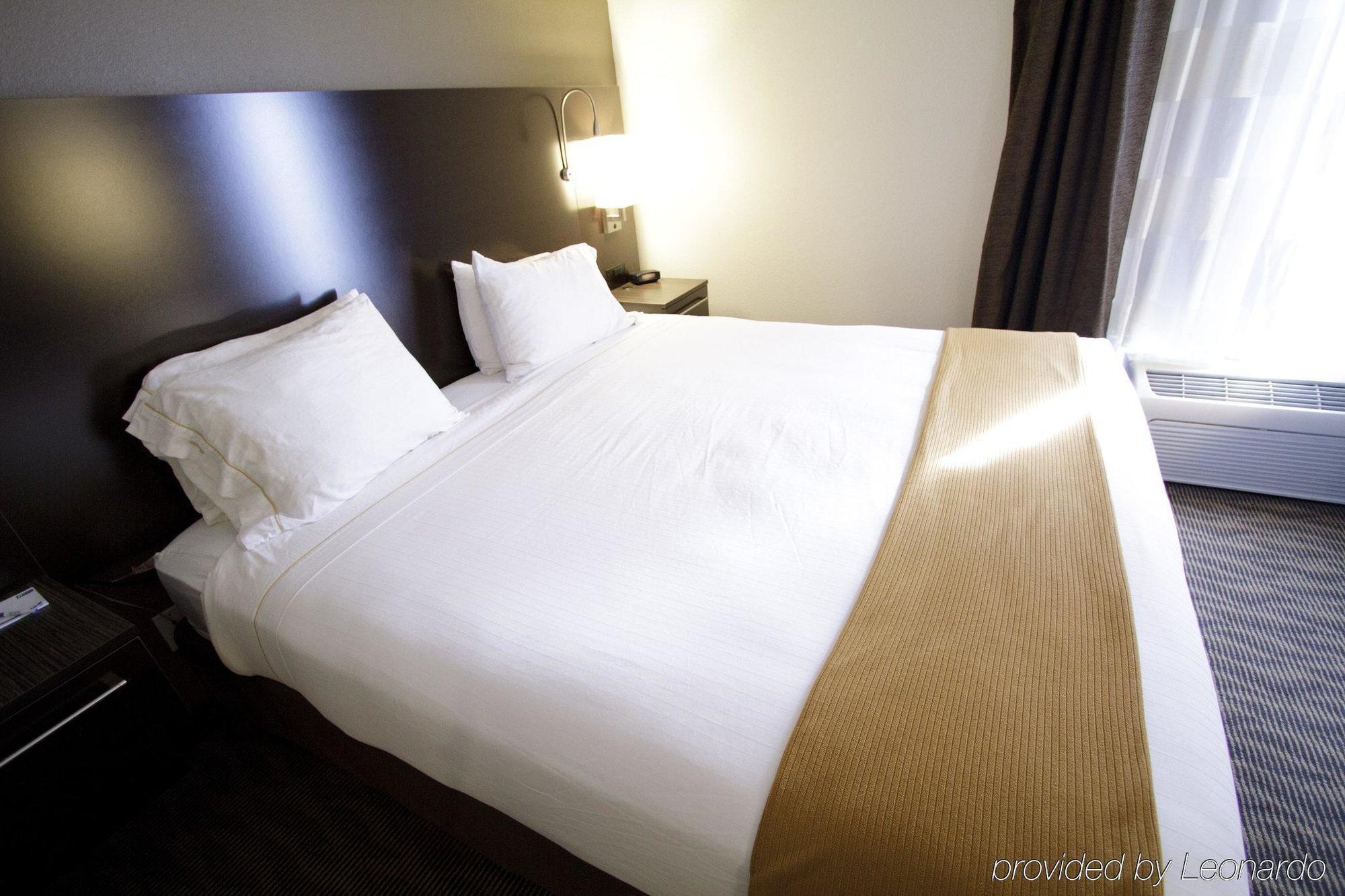 Holiday Inn Express Hotel & Suites Colby By Ihg Exterior foto