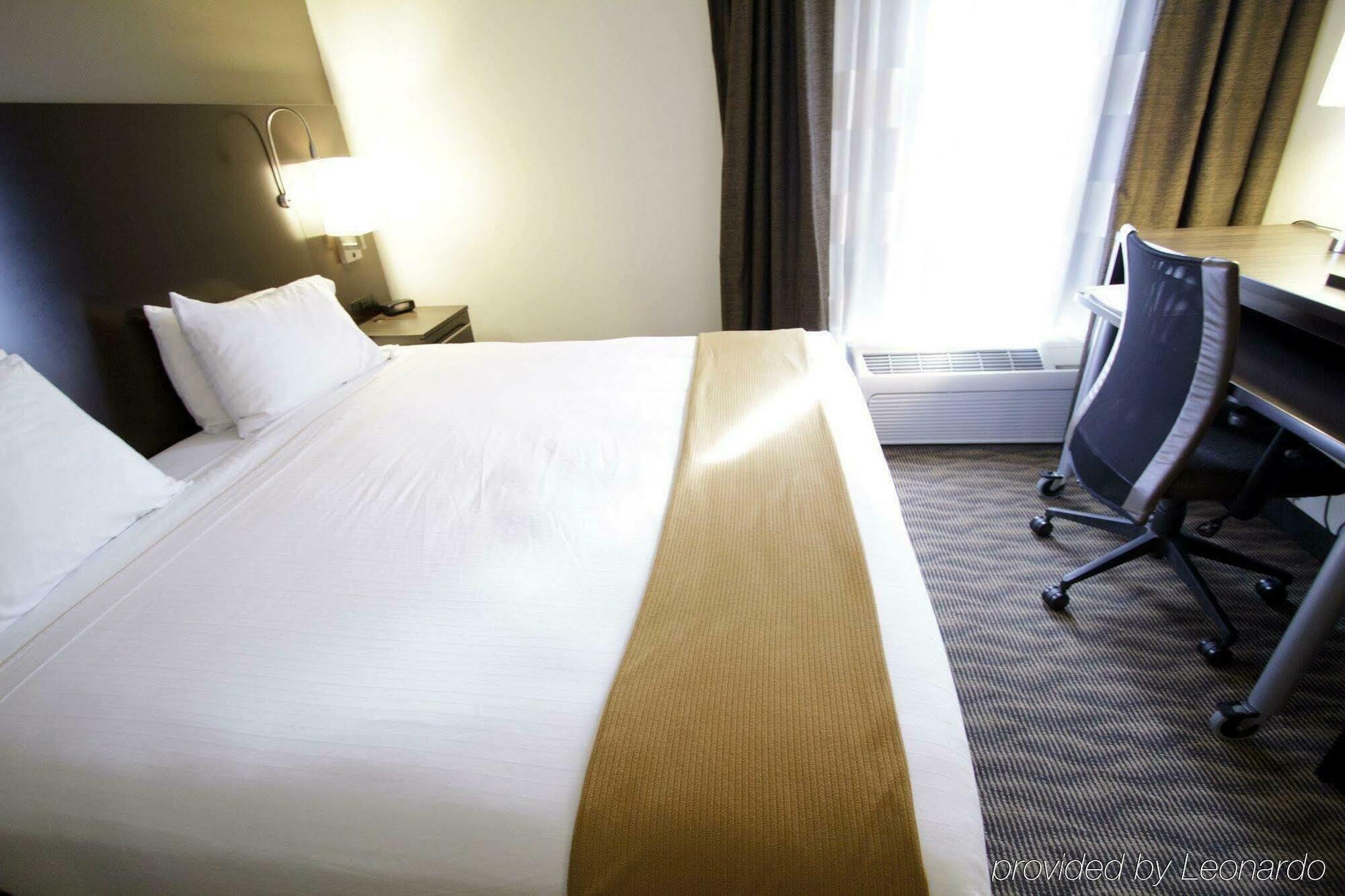 Holiday Inn Express Hotel & Suites Colby By Ihg Exterior foto