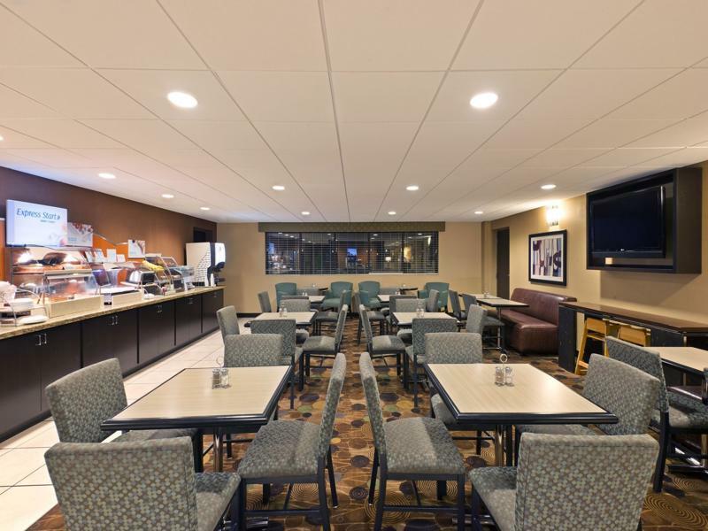 Holiday Inn Express Hotel & Suites Colby By Ihg Exterior foto