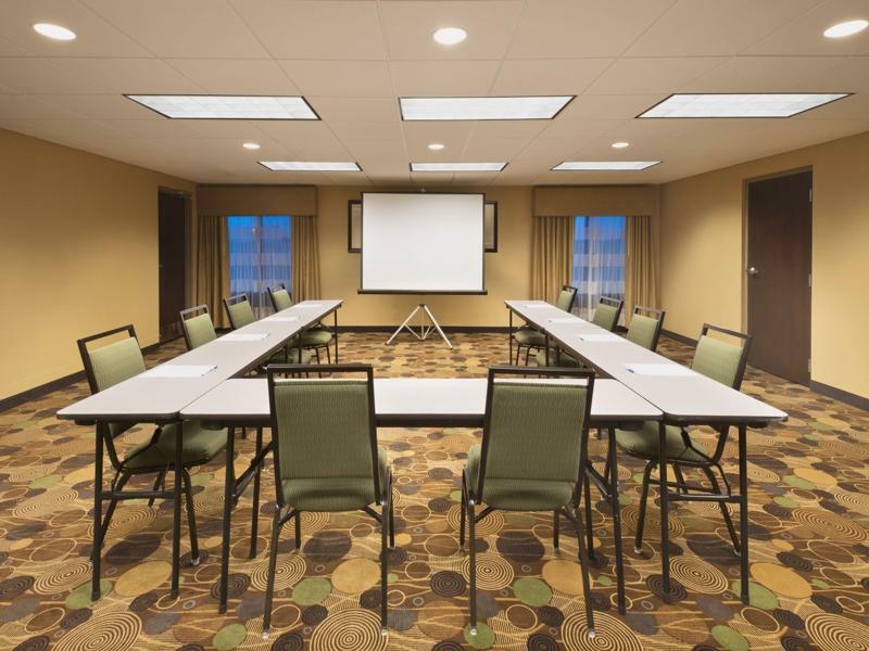 Holiday Inn Express Hotel & Suites Colby By Ihg Exterior foto