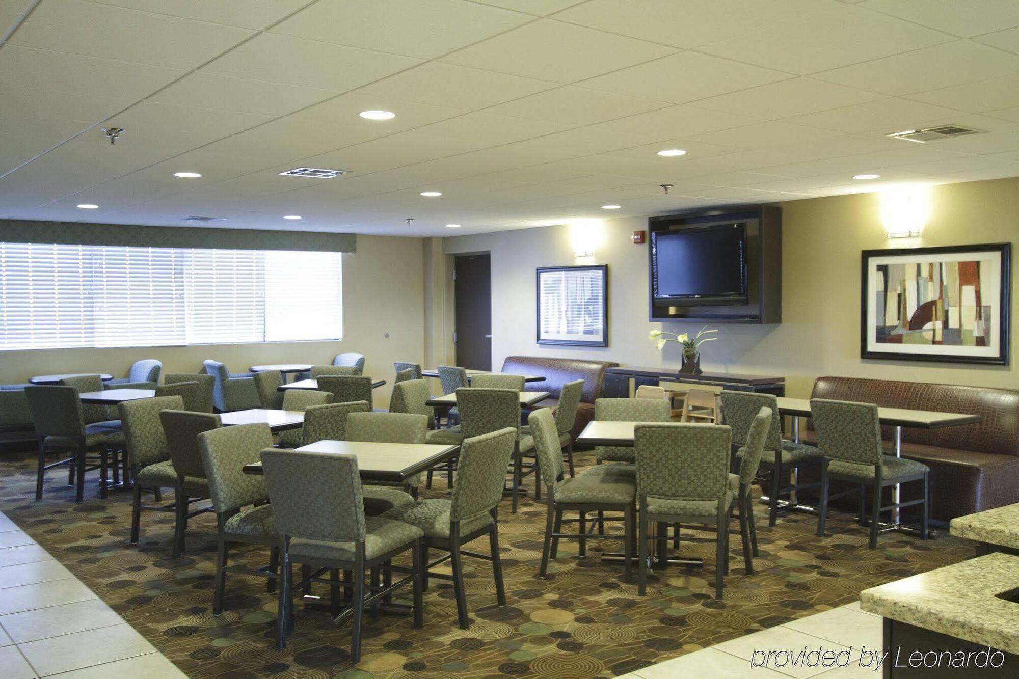 Holiday Inn Express Hotel & Suites Colby By Ihg Exterior foto