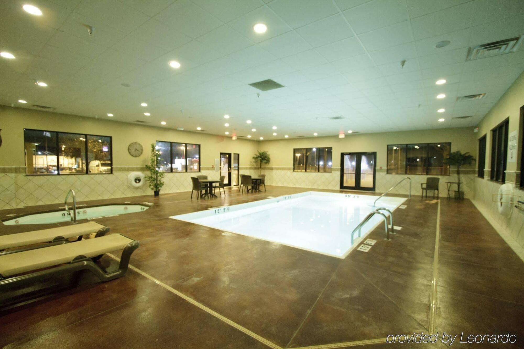 Holiday Inn Express Hotel & Suites Colby By Ihg Exterior foto