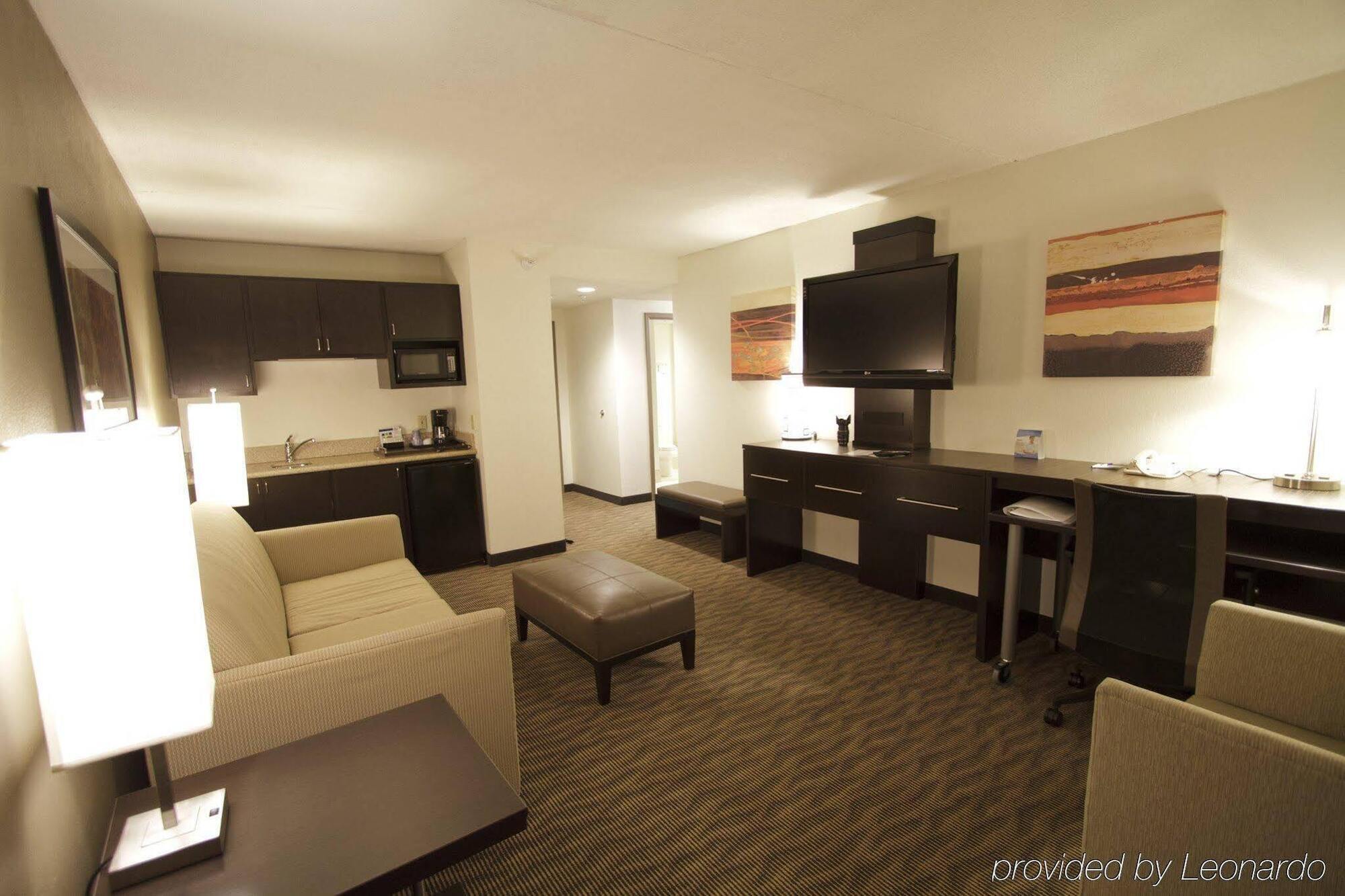 Holiday Inn Express Hotel & Suites Colby By Ihg Exterior foto